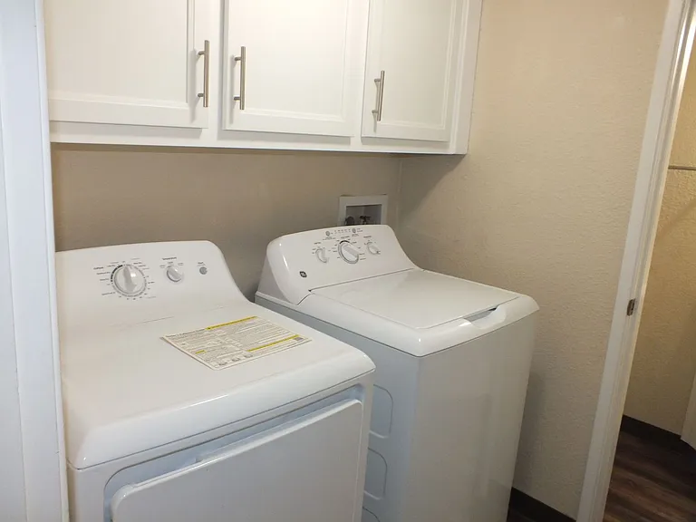 Cameron Park Townhouse apartments at La Crescenta Gardens — Photo 17