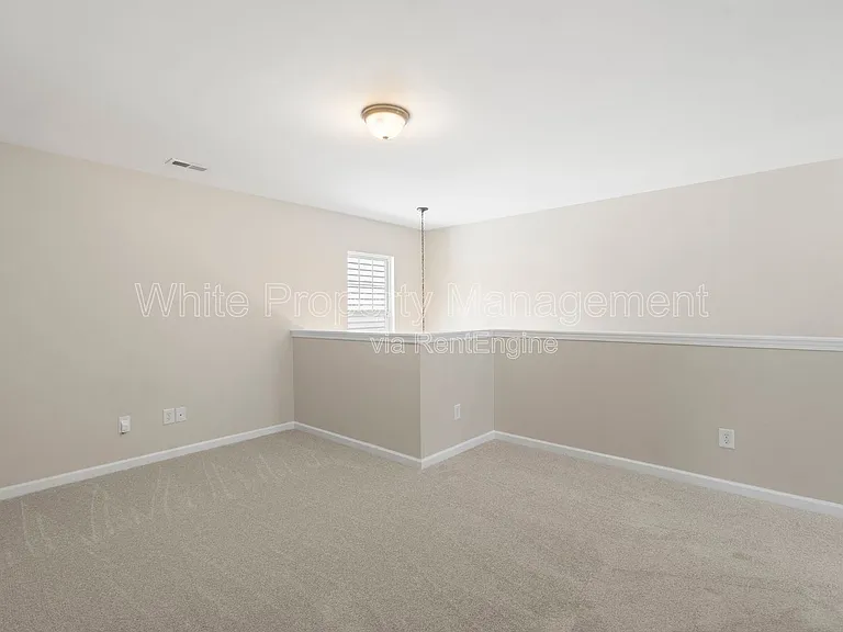1141 Hammond Dr — Photo 17