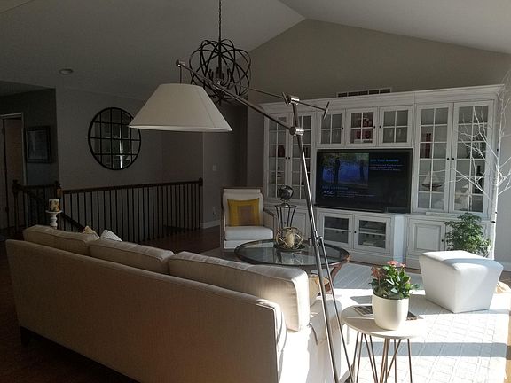 3rd image of 2514 W Stonehenge Ct