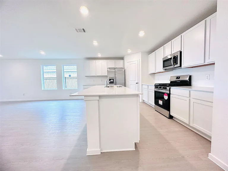 27527 Sunterra Village Dr — Photo 3