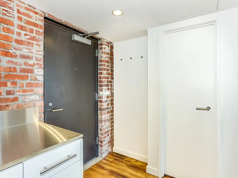 520Commerce — Photo 3