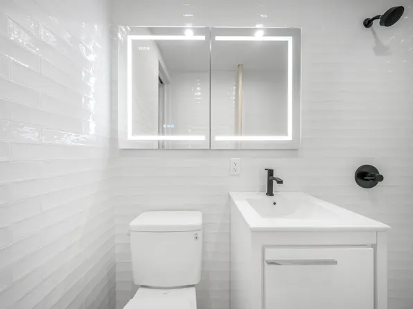 31-14 Crescent Street image 9 of 15