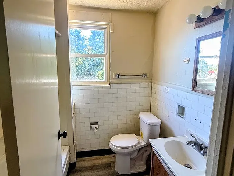 1534 Parkhill Pl NE — Photo 5