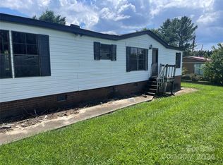 5670 Quailwood Dr, Hickory, NC 28601