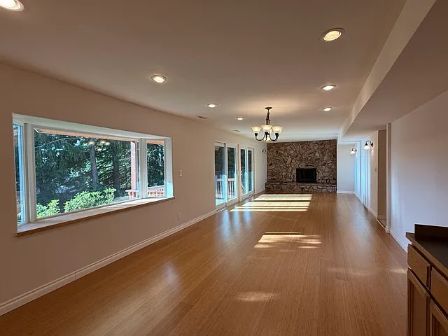 Huge recreation at lower level, great for entertainment center