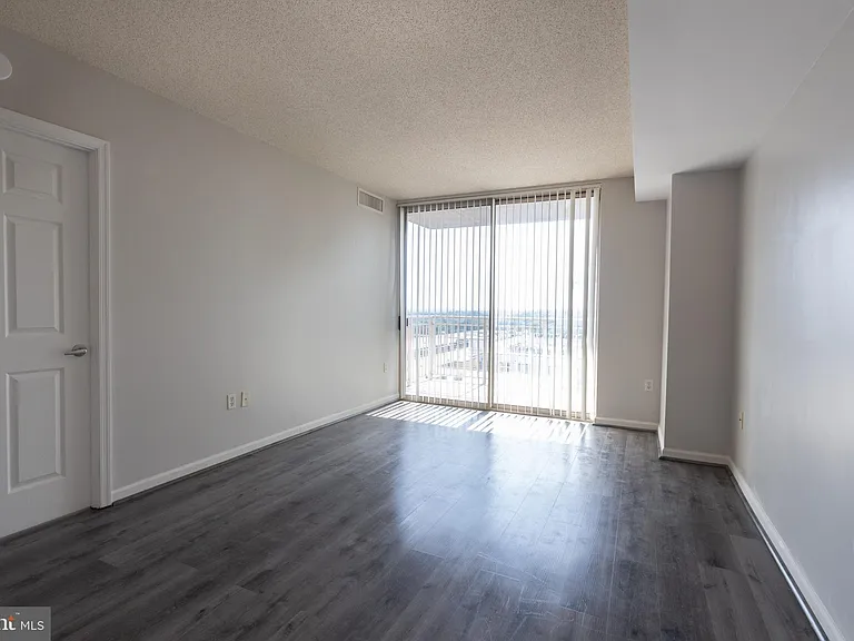 2726 Gallows Rd #1011 — Photo 18