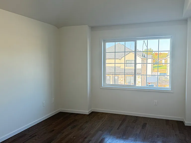 98 Monahan Ave — Photo 8