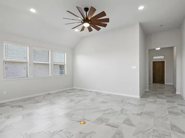 912 Slate Ln — Photo 24