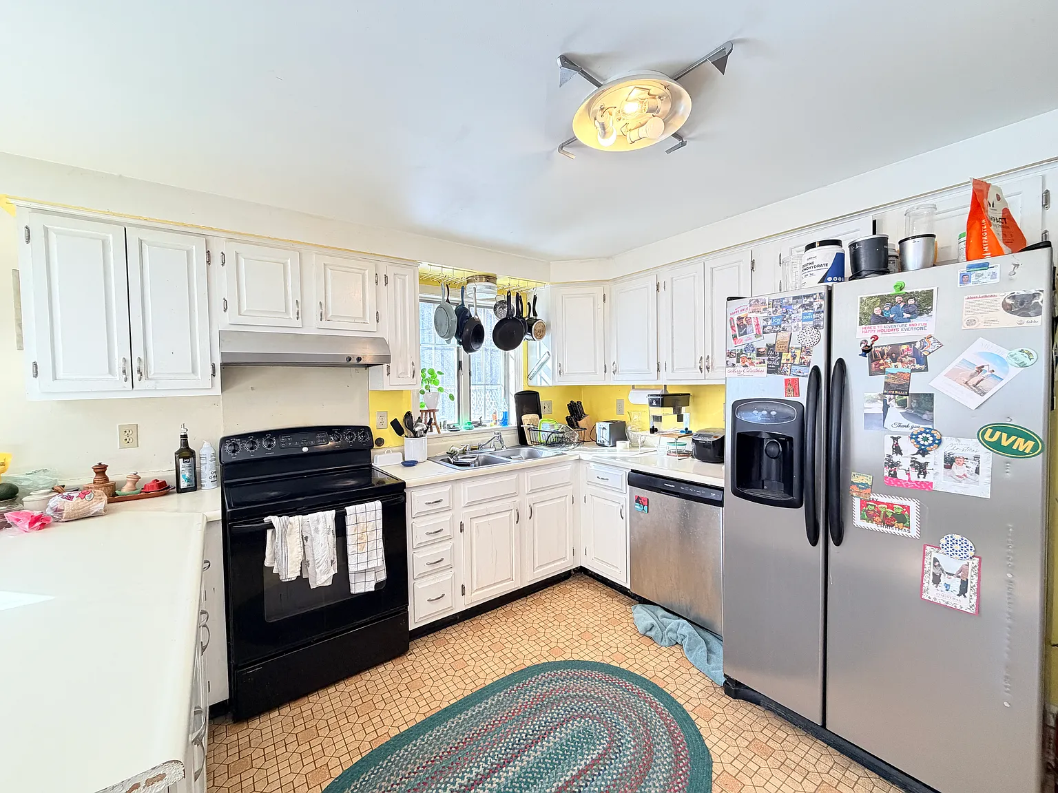 4 bed, 2.5 bath, 2200 sqft, $4,800 — Photo 1