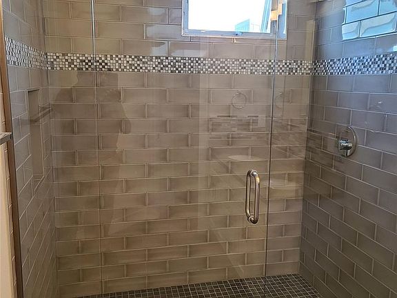5th image of 3362 W 18th Ave