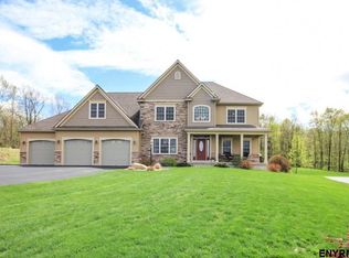 14 Meadowbrook Ct, Ballston Spa, NY 12020
