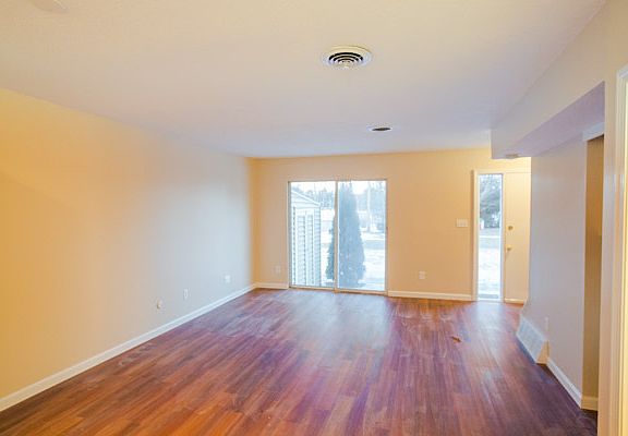 5th image of 2 Markham Cir #D