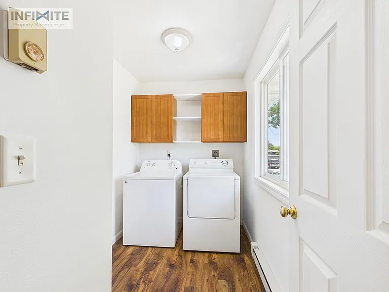 90 Custer Ave #A — Photo 4