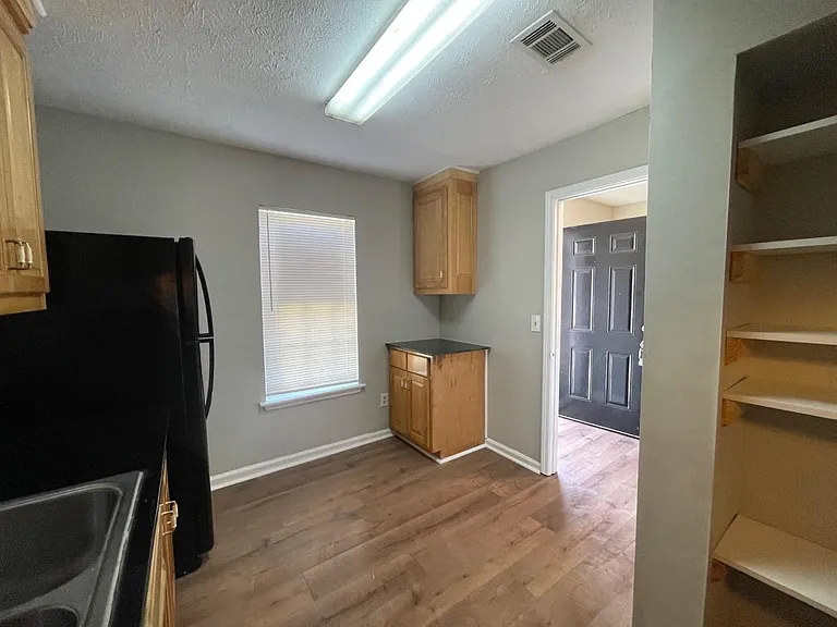 401 Water Oak Way — Photo 6