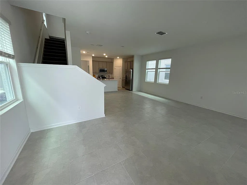 4 bed, 3.0 bath, 2023 sqft, $2,800 — Photo 4