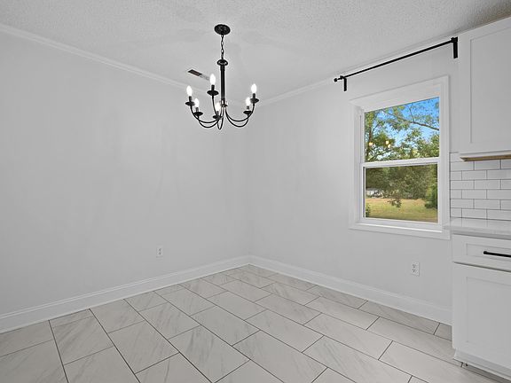 5th image of 1095 Feathers Chapel Dr