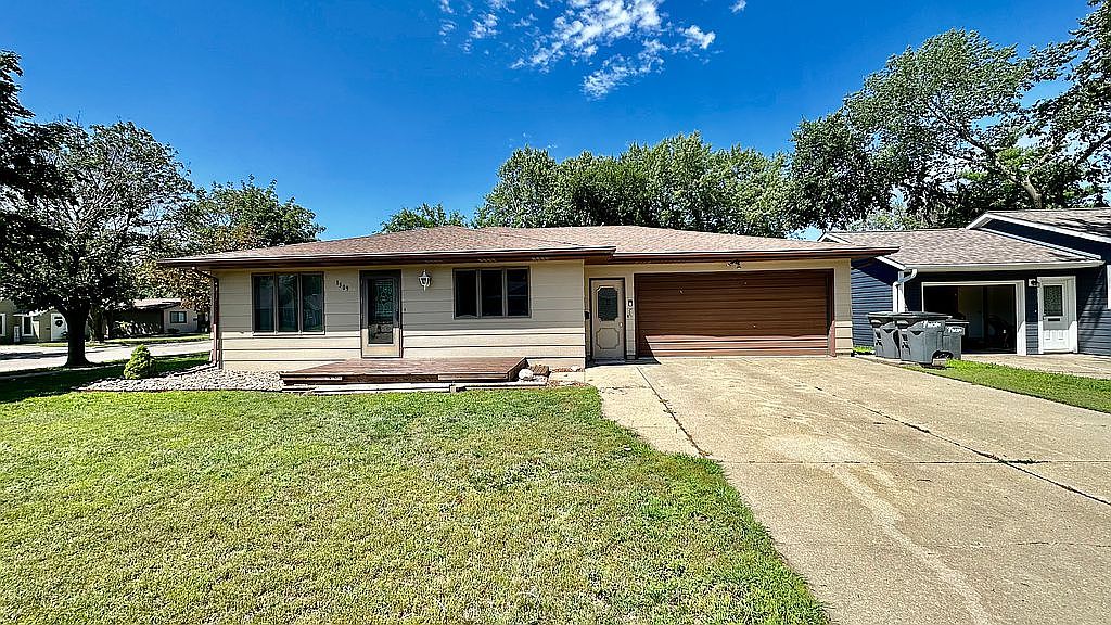 1509 13th Ave, Rock Valley, IA 51247 | Zillow