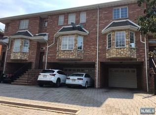 374 Gorge Rd #C0374, Cliffside Park, NJ 07010