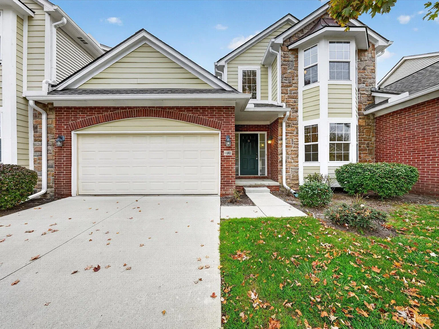 3 bed, 2.5 bath, 1913 sqft, $2,700 — Photo 3