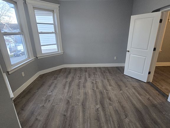 4th image of 529 S Clinton St #H2