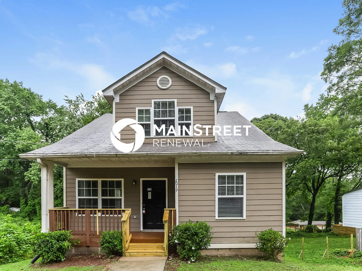 2019 Reynolds Dr SW — Photo 1