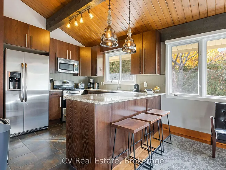 156 Chamonix Cres — Photo 9
