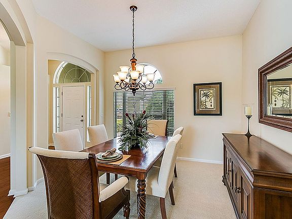 4th image of 553 E Silverthorn Ln