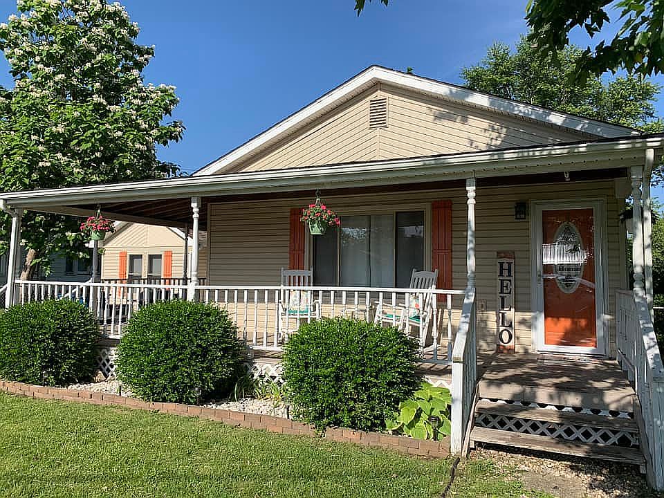 604 N Broadway St, Sesser, IL 62884 Zillow