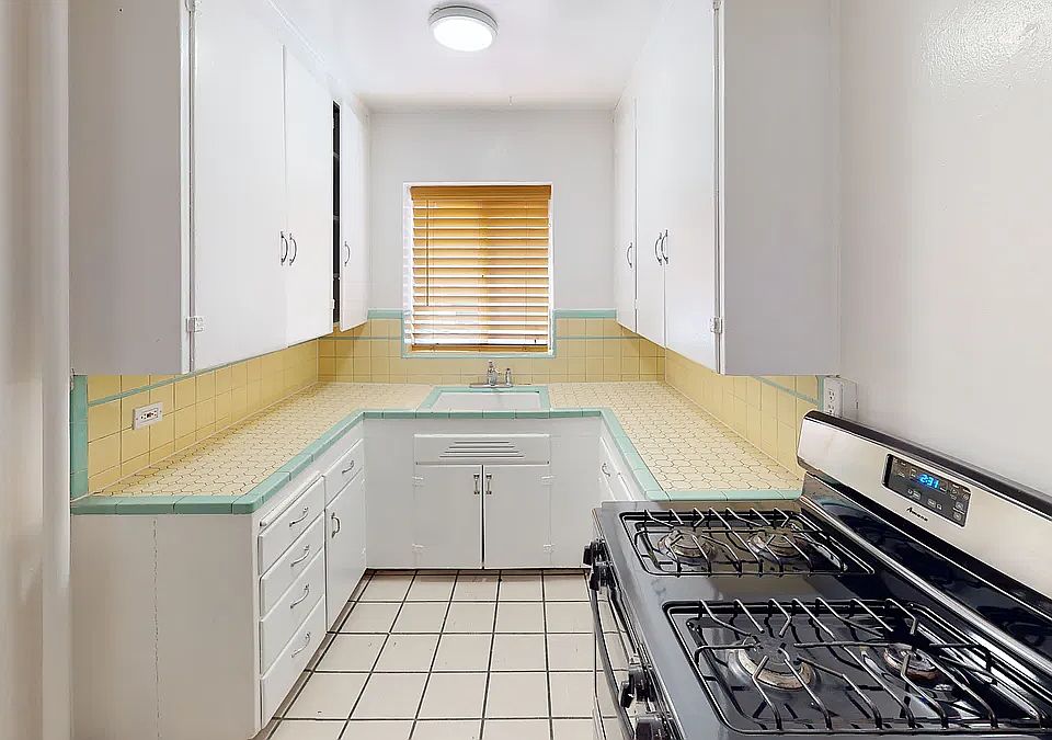 1st image of 1375 N Pearl St APT 3