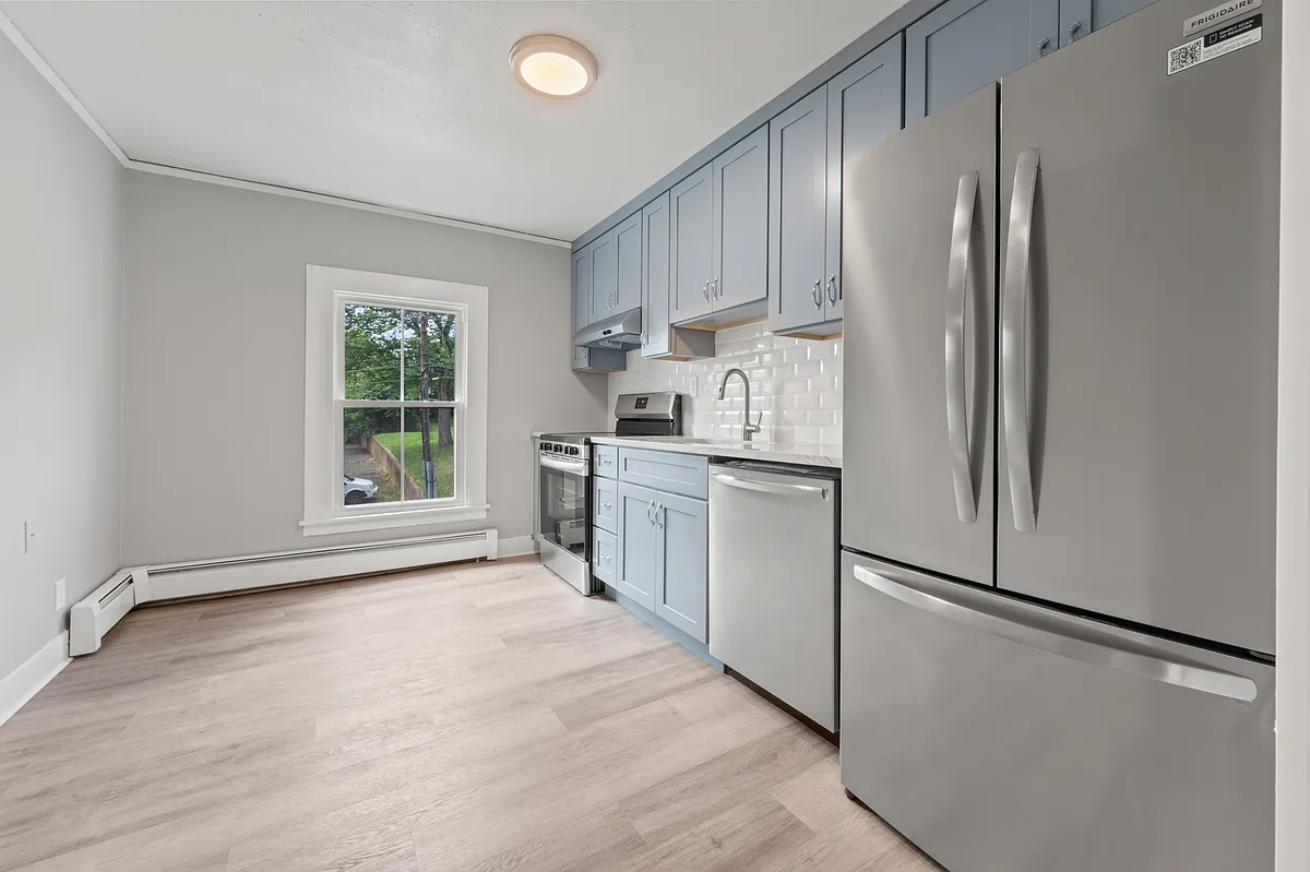 Building Photo - 17 Locust St #17B