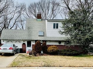 156 Duckpond Dr N, Wantagh, NY 11793