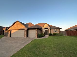 3812 Saint Augustine St, Mustang, OK 73064