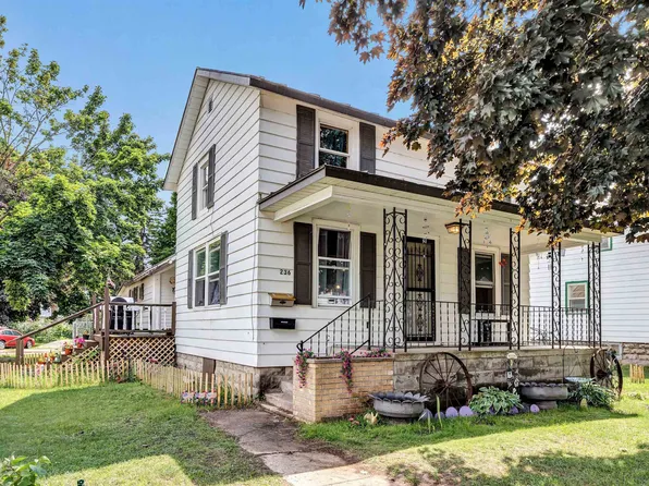 236 Center St, Oconto, WI 54153