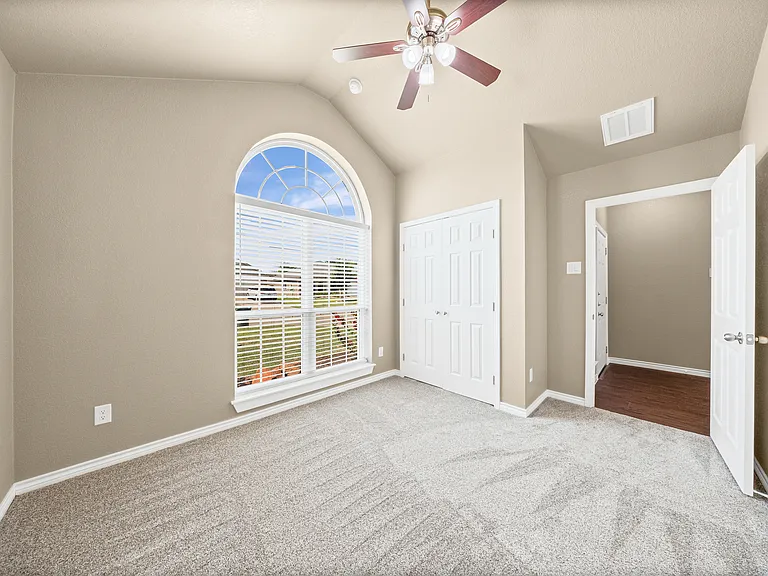 7920 Hawthorn — Photo 4