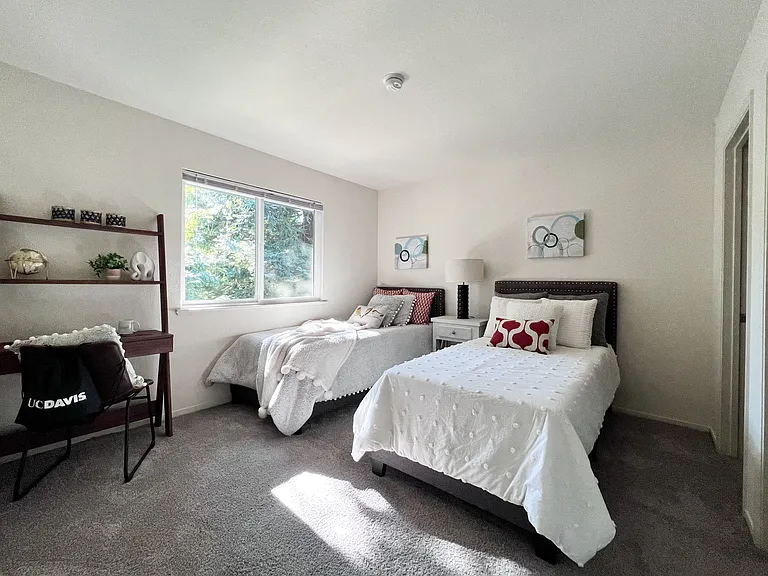 2x2 Primary Bedroom
