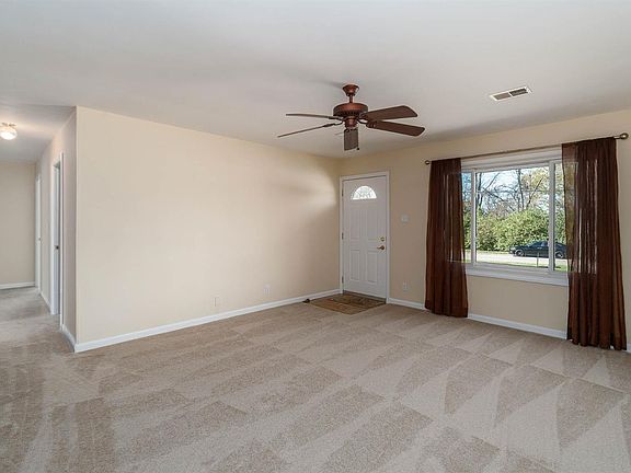 3rd image of 836 Brookcrest Dr