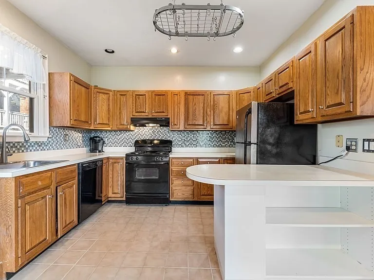 42-44 Woodlawn St #5 — Photo 7