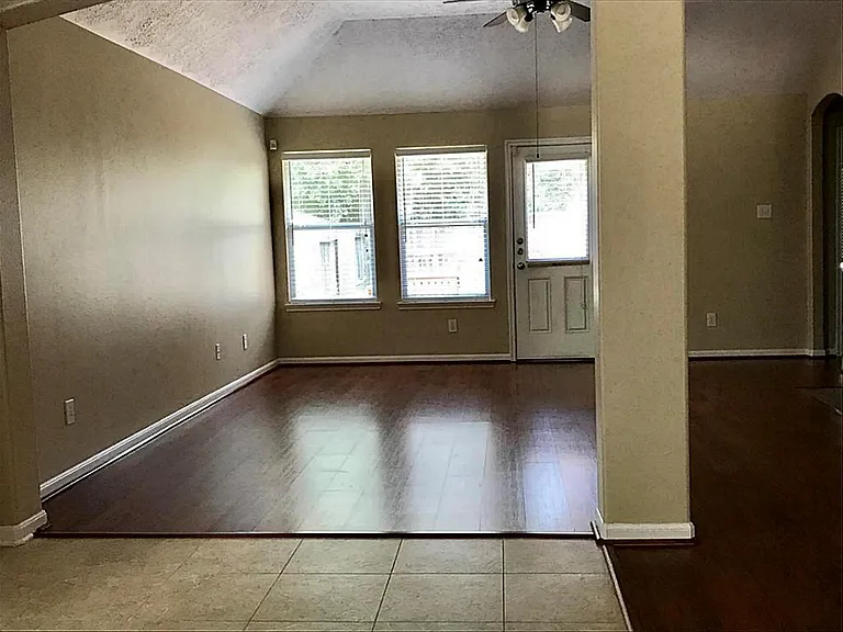 2311 Keegan Hollow Ln — Photo 11