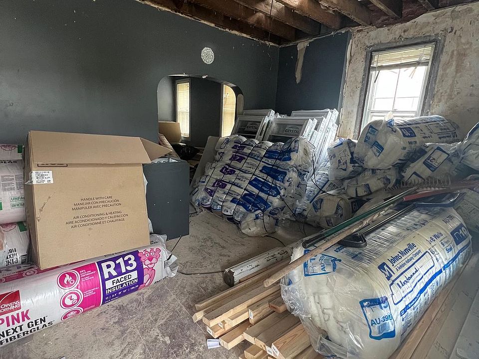 2nd image of 405 School St