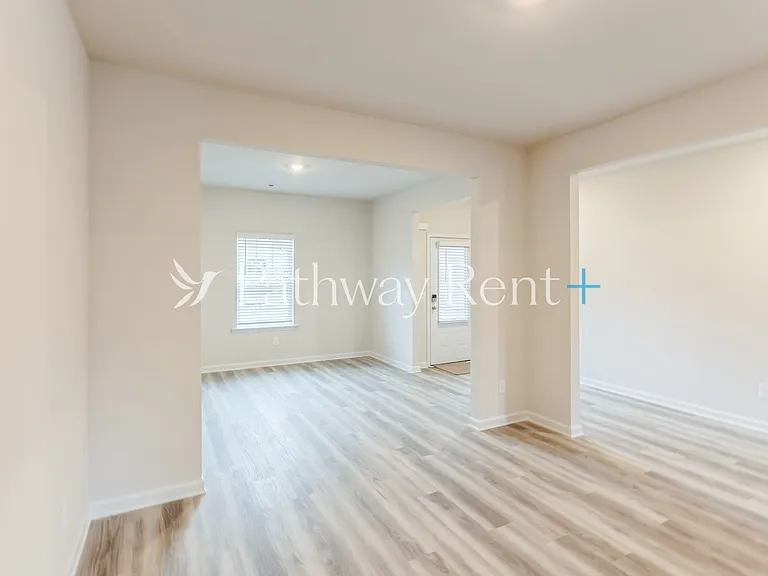 628 Mackenzie Cv — Photo 7