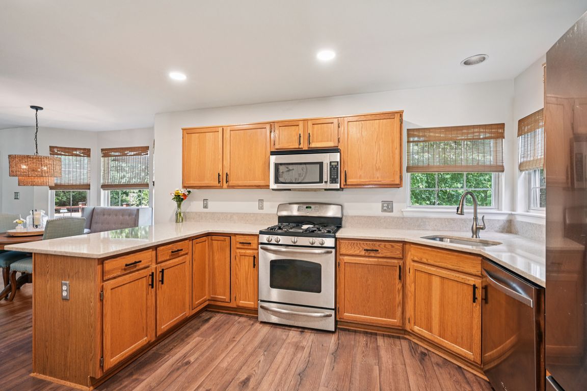 Creek Dr-S3107-020.jpg