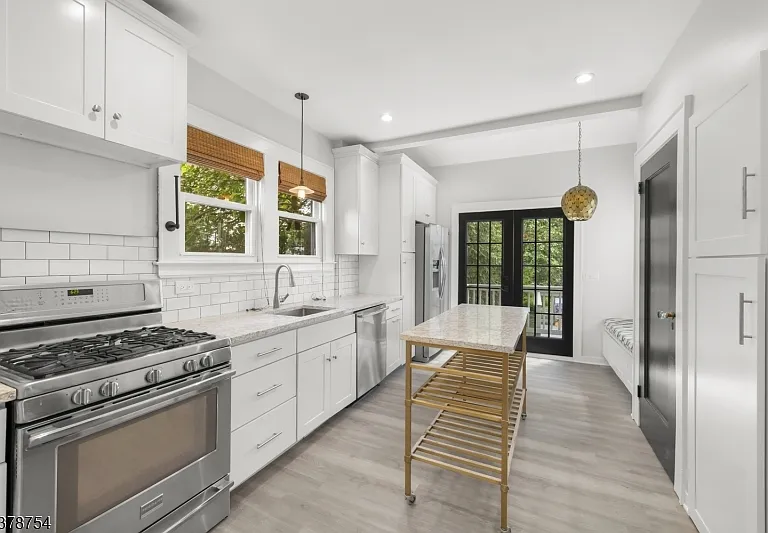 34 Parkview Dr — Photo 3