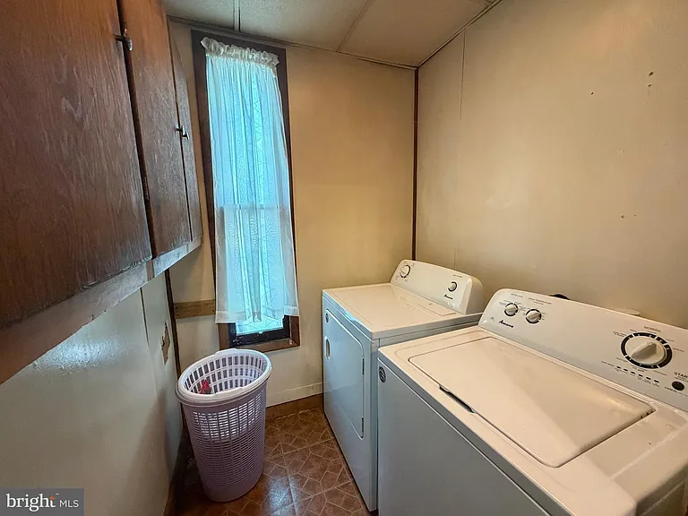 508 W Burke St — Photo 16