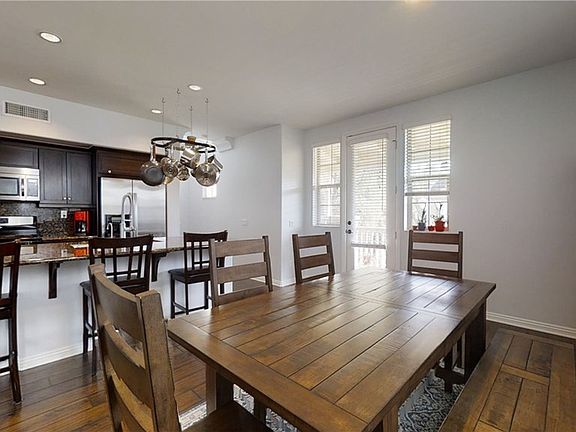 5th image of 679 S Kroeger St