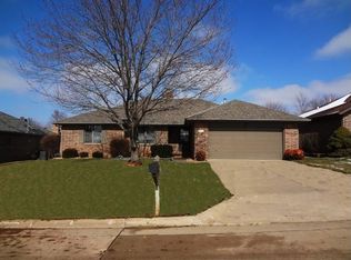 1543 E Powell St, Springfield, MO 65804