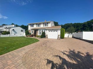 222 Greenbelt Pkwy, Holbrook, NY 11741