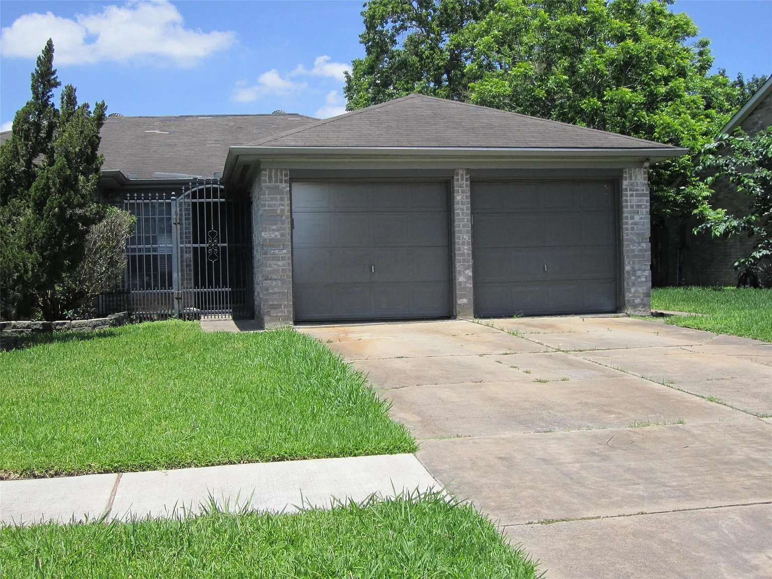 3 bed, 2.0 bath, 1391 sqft, $1,700 — Photo 1