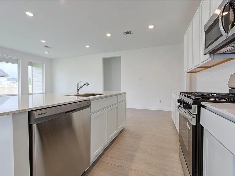 400 Robin St — Photo 7