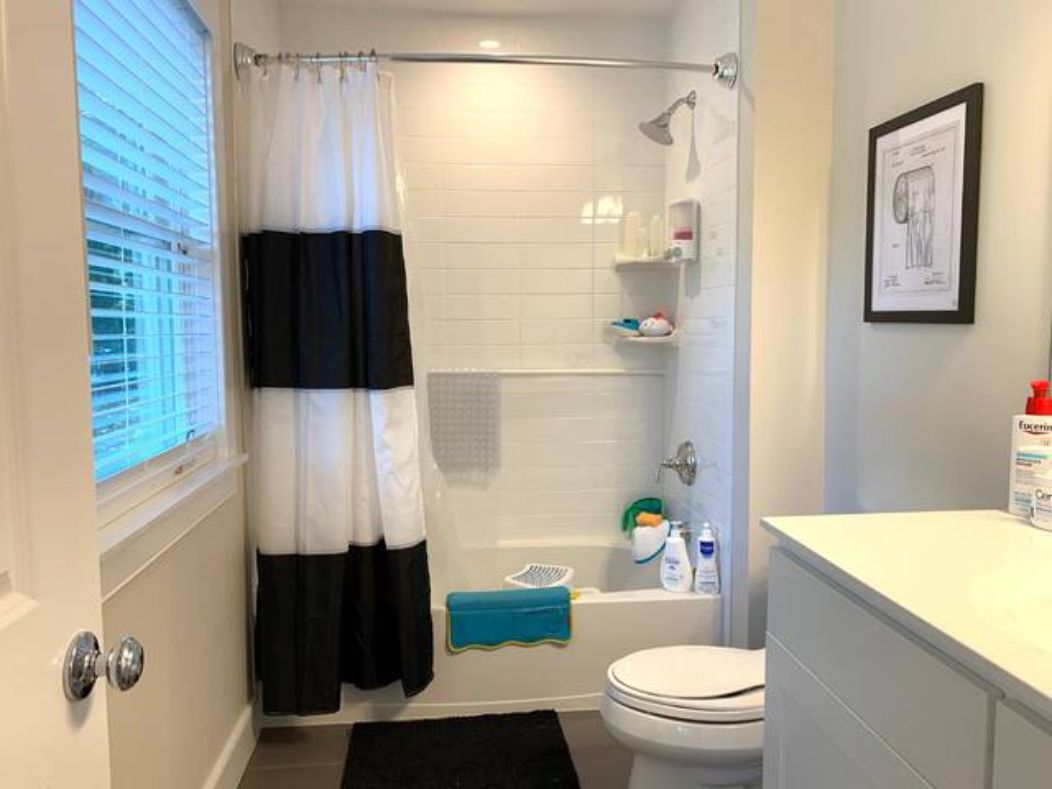  Guestroom 2 - ensuite bathroom