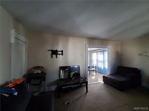 3rd image of 133 Esser Ave